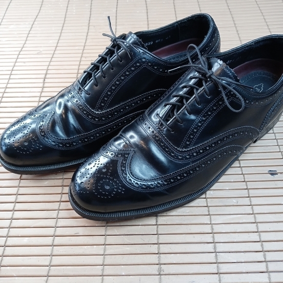 Florsheim men's black leather wingtip Oxford shoe. Sz 9.5 EEE. Great condition. - Picture 1 of 11